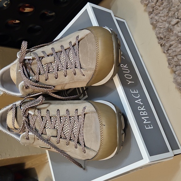 Dansko Shoes - Dansko Paisley Suede Walnut Waterproof Shoes Size 38 (7.5-8)